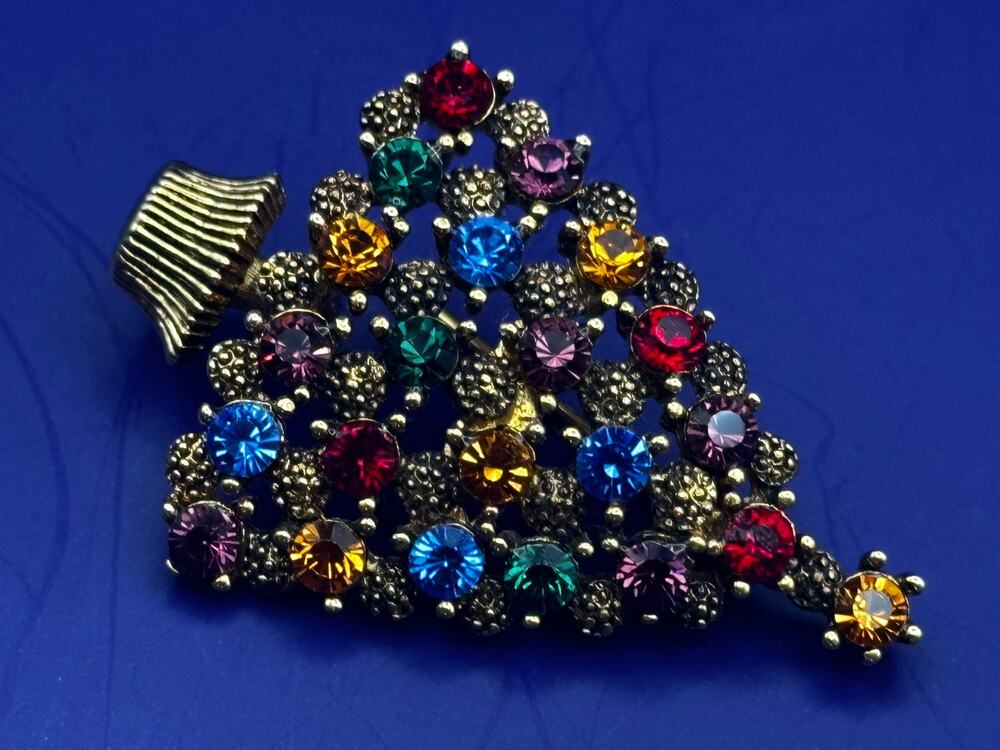 Vintage Eisenberg Ice Multicolor Rhinestone Christmas Tree Brooch Pin Gold Tone⁠